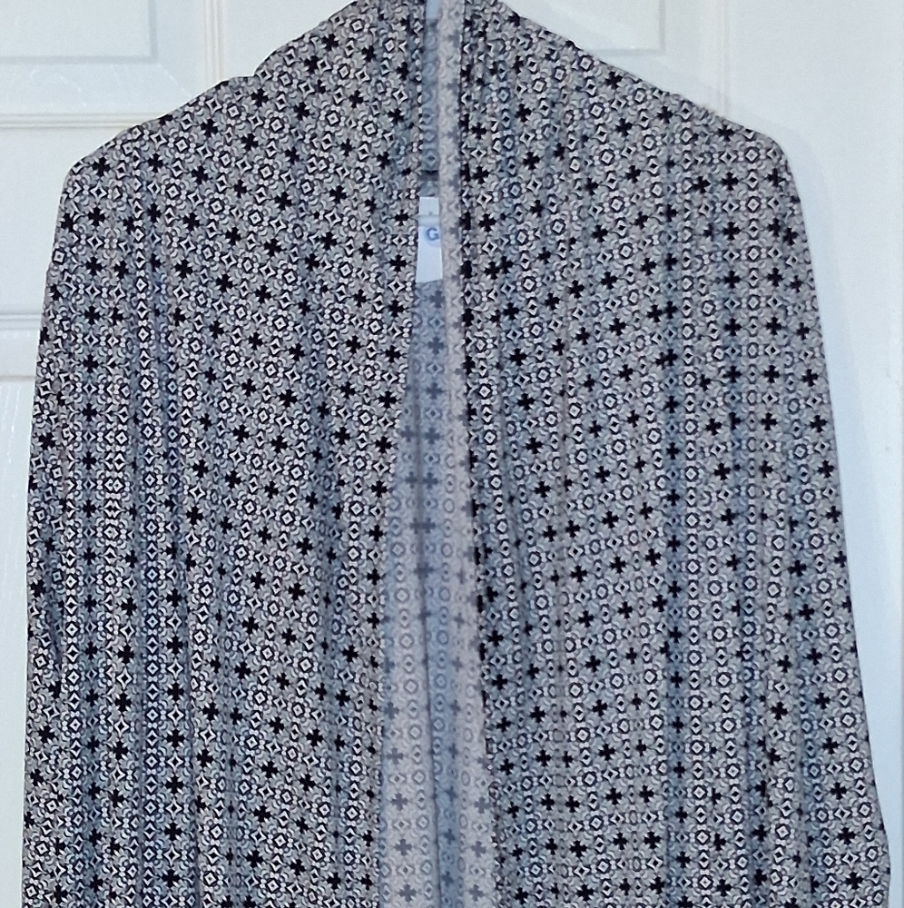Black and White Patterned Cardigan PTP 25"X32"